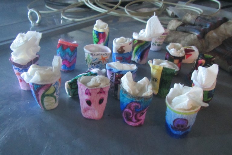 Decorated Styrofoam cups brought down to 4000 meters deep become doll-sized due to the efects of pressure (the paper towels inside are helping them retain their shape until they dry).