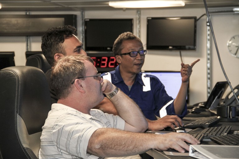 Scientists go through training to familiarize themselves with R/V Falkor’s high-tech equipment with exercises on the analysis of real data sets from the area. 