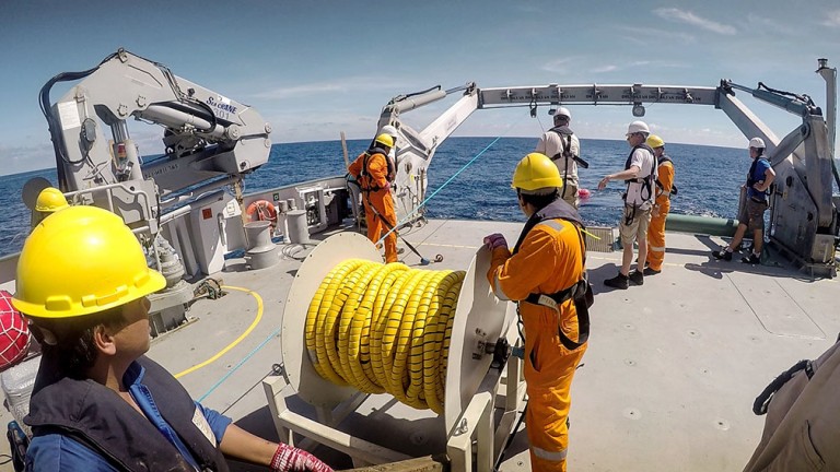 On the aft of R/V Falkor, SALT, crew and scientists come together to deploy the seismic gear. 