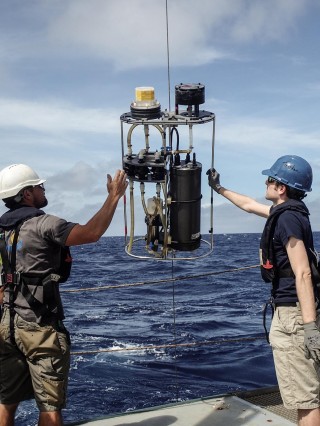 The McLane pumps are able to pump hundreds of liters of seawater onto filters. Here being deployed at the aft deck by Bosun Michael Utley and Dr Tristan Horner.