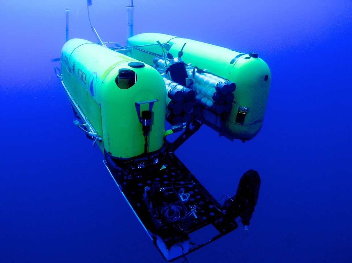 Использование подводных роботов. Нерей (глубоководный аппарат). Батискаф Триест Марианская впадина. Батискаф в Марианской впадине. Глубоководный Батискаф для Марианской впадины.
