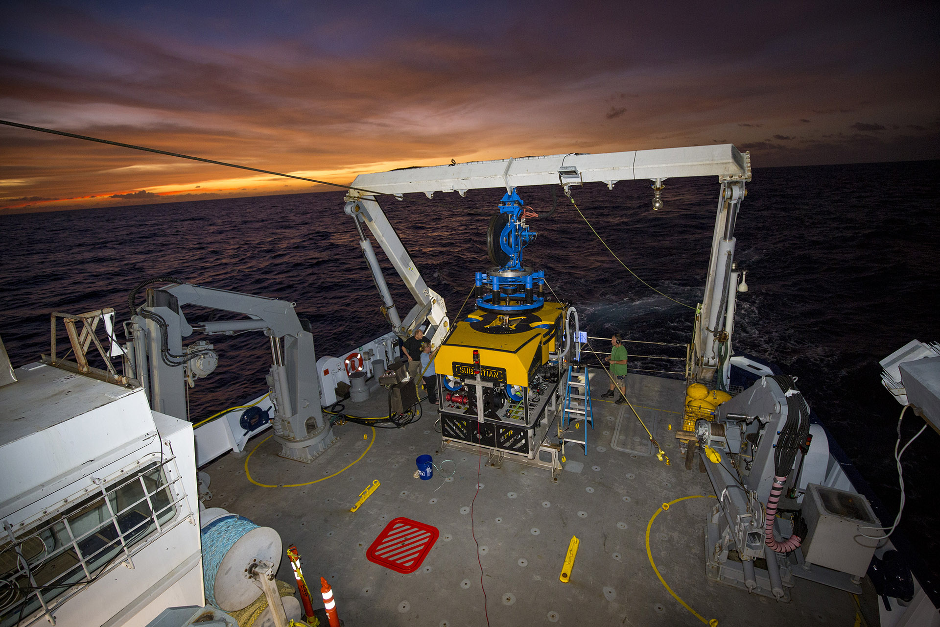 Beyond Imagination: Discovering How Deep Is The Pacific Ocean! - oxl8m3b