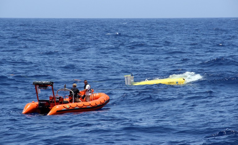 Nereus being recovered earlier than we might have hoped for today, with Paul (2nd Mate, Safety) doing the driving and Mick hooking the lines up between Nereus and the Ship. 