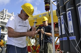 Sunday afternoon and welcome race goers…. From a rolling start (we’re doing a swath survey at the same time and we have following seas) they’re headed into the first corner and Max and Sean have taken an early lead sampling for helium. As the lightest dissolved gas we sampled for today, this is the first set of samples we collected.