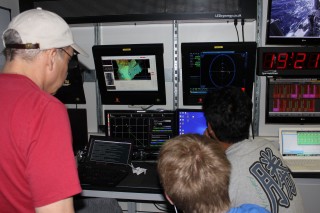 Tracking AUV Sentry during her sidescan mission at Shinkai Deep. 