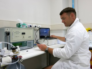 Anton Kuret calibrating the DIC (dissolved inorganic carbon) analyser. 