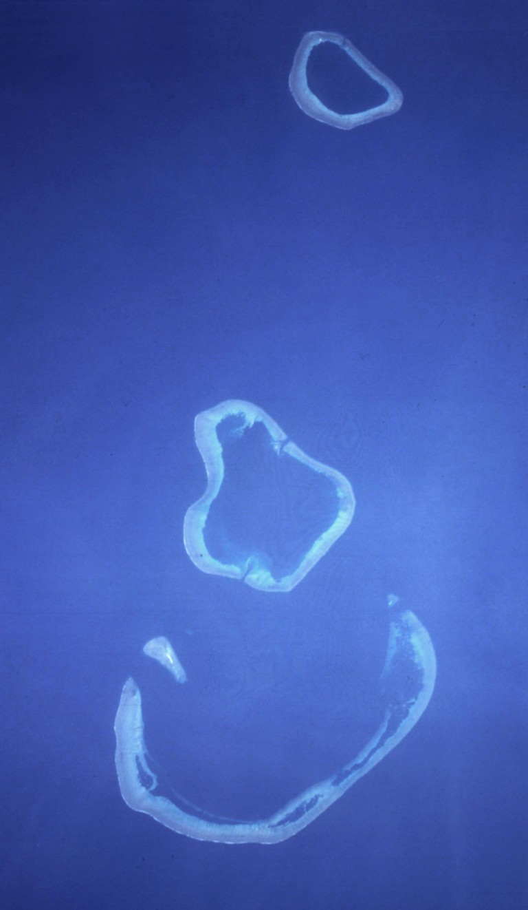 The view of Scott and Seringapatam Reefs from above. 